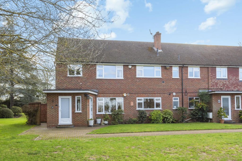 3 bed Annexe for rent in Pachesham Park. From Boyce Thornton 3 bed Annexe for rent in Pachesham Park. From Boyce Thornton