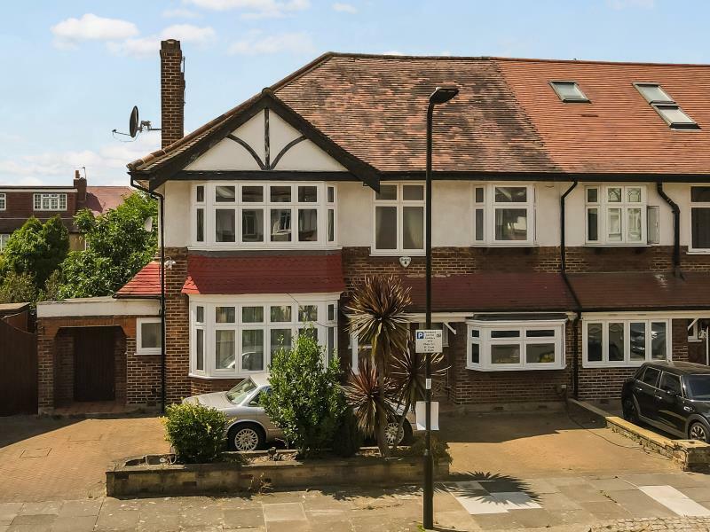 4 bed Semi-Detached House for rent in Acton. From Brendons Estate Agents - Ealing