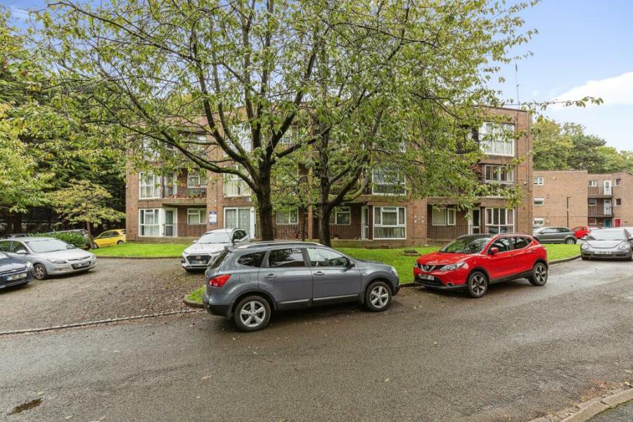 2 bed Apartment for rent in Acton. From Brendons Estate Agents - Ealing