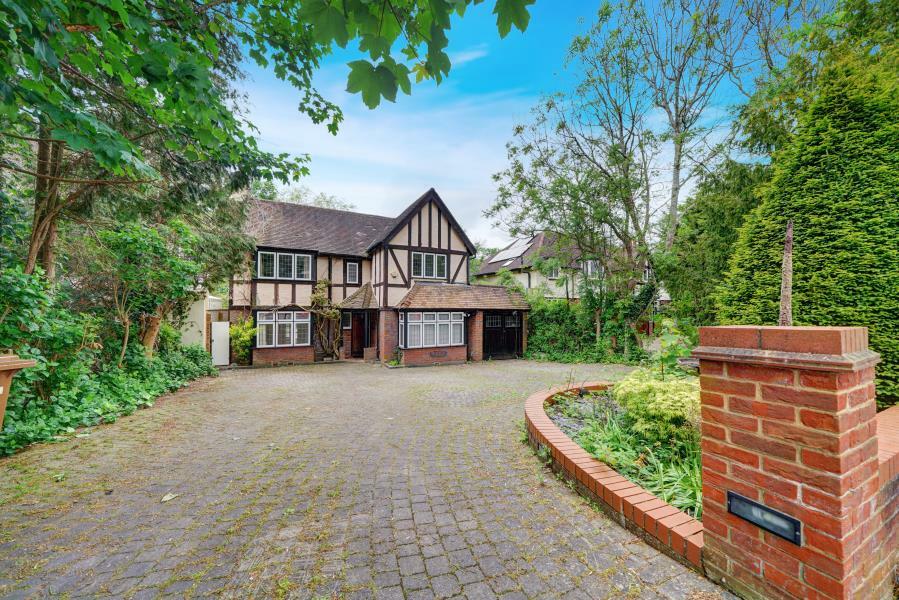 5 bed Detached House for rent in Pinner. From Brendons Estate Agents - Ealing