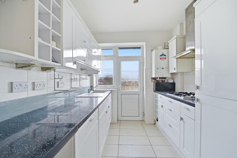 3 bed 1st Floor Flat for rent in Greenford. From Brendons Estate Agents - Ealing