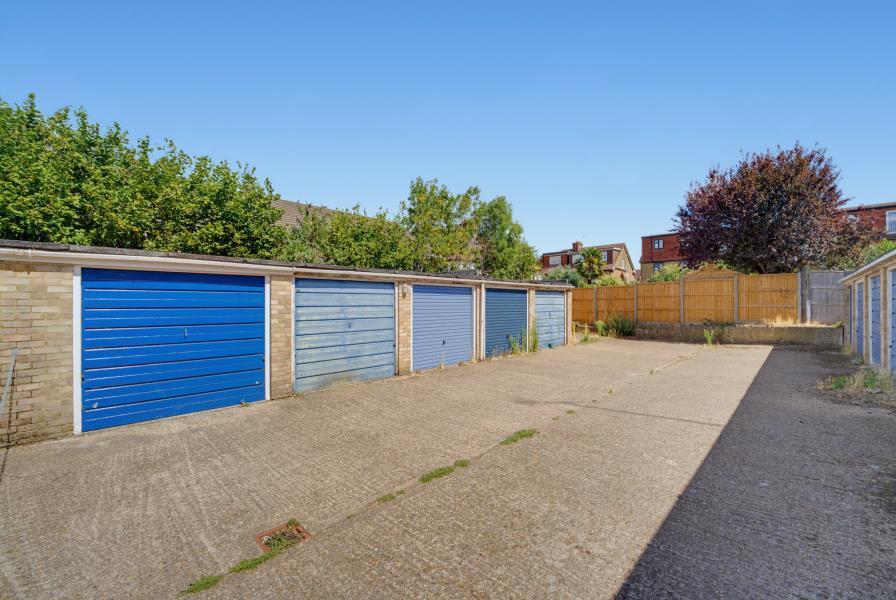 4 bed Garages for rent in Greenford. From Brendons Estate Agents - Ealing