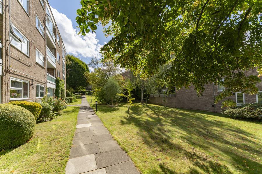 4 bed Apartment for rent in Greenford. From Brendons Estate Agents - Ealing