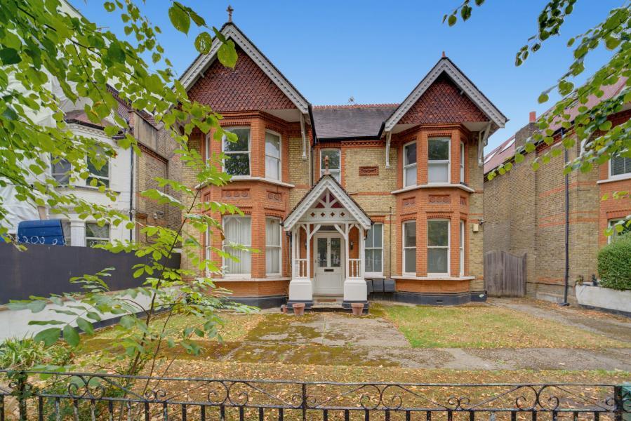 2 bed Apartment for rent in Acton. From Brendons Estate Agents - Ealing