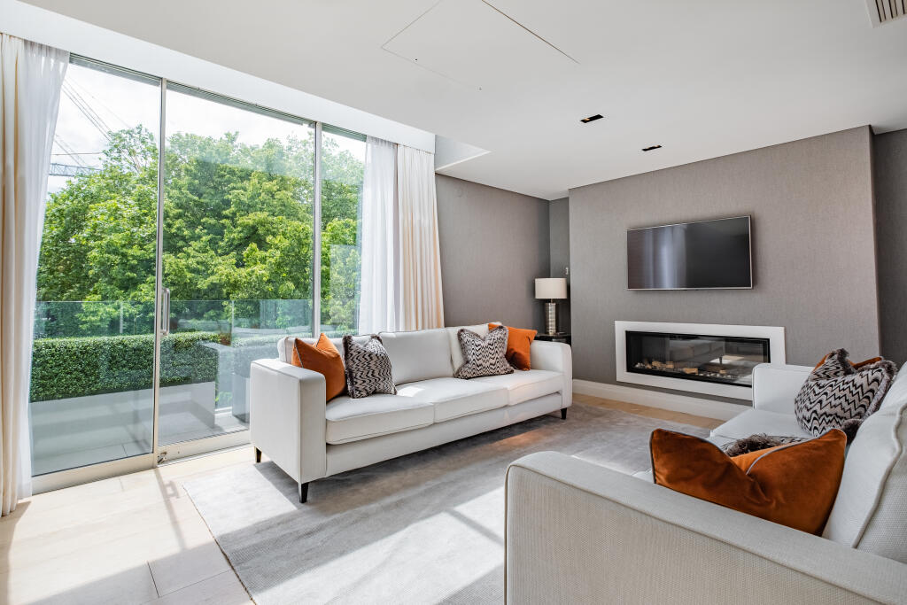 3 bed Annexe for rent in London. From Breteuil - Fulham