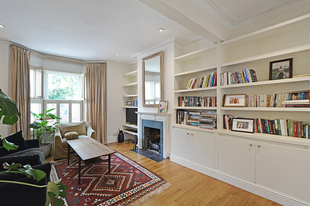 4 bed Mid Terraced House for rent in Fulham. From Breteuil - Fulham