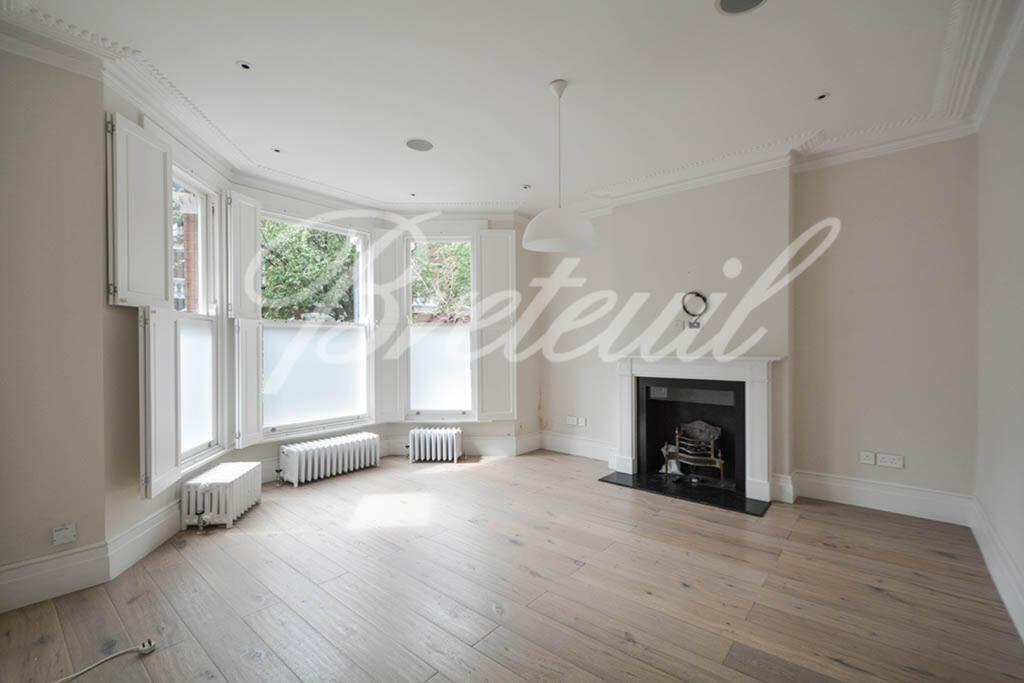 5 bed Mid Terraced House for rent in Fulham. From Breteuil - Fulham