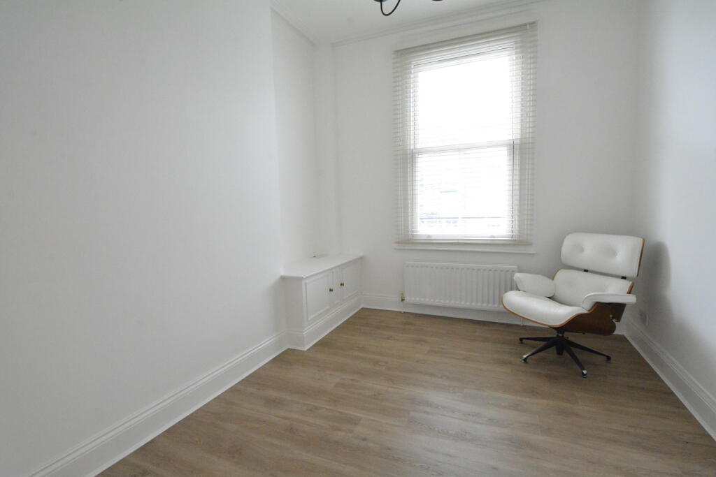 2 bed 1st Floor Flat for rent in London. From Breteuil - Fulham