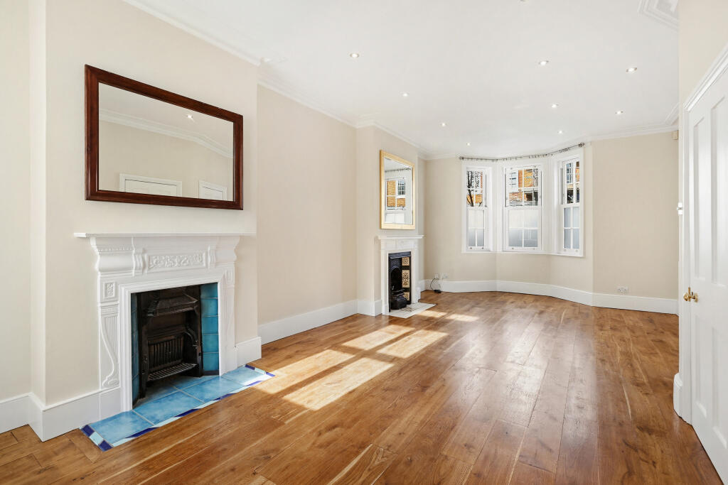 4 bed Mid Terraced House for rent in Fulham. From Breteuil - Fulham