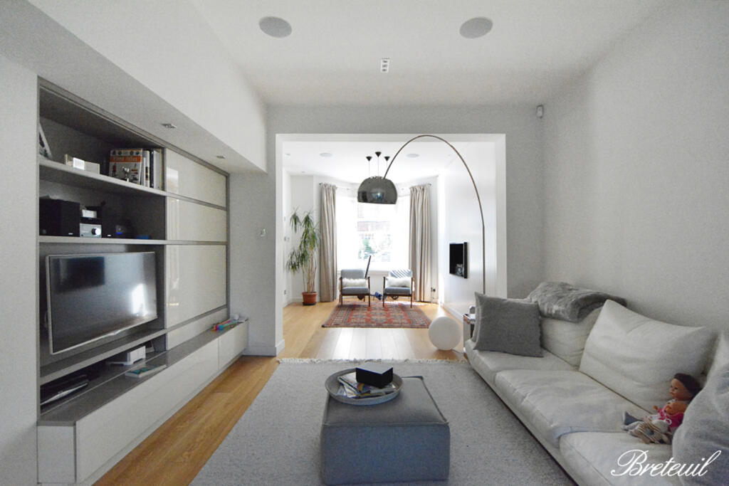 5 bed Mid Terraced House for rent in London. From Breteuil - Fulham