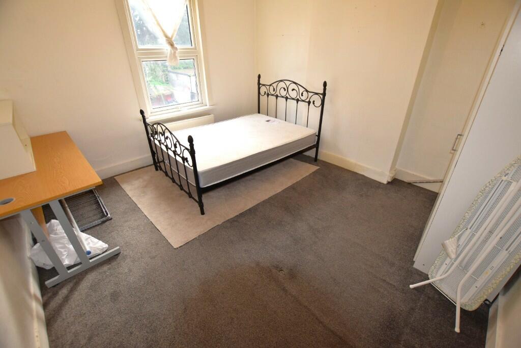 1 bed HMO for rent in Barking. From Brian Thomas Estate Agents - Seven Kings