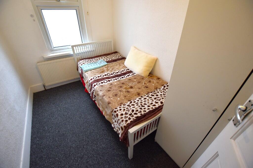 1 bed HMO for rent in Barking. From Brian Thomas Estate Agents - Seven Kings 1 bed HMO for rent in Barking. From Brian Thomas Estate Agents - Seven Kings