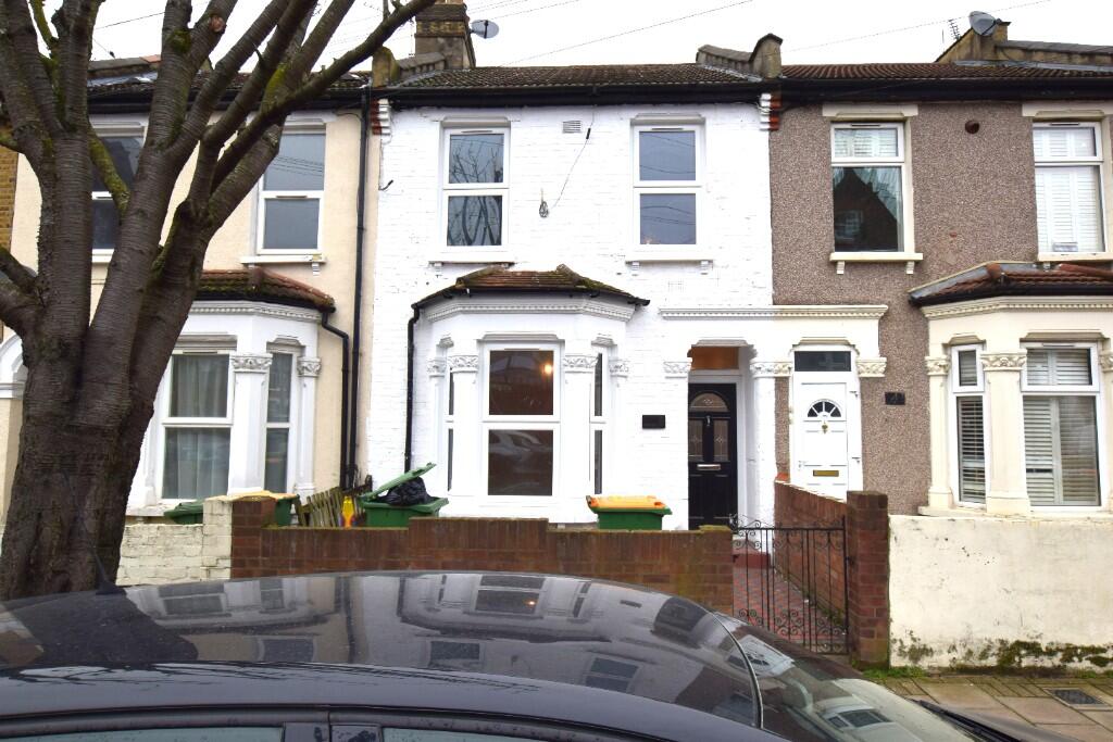 4 bed Mid Terraced House for rent in East Ham. From Brian Thomas Estate Agents - Seven Kings 4 bed Mid Terraced House for rent in East Ham. From Brian Thomas Estate Agents - Seven Kings
