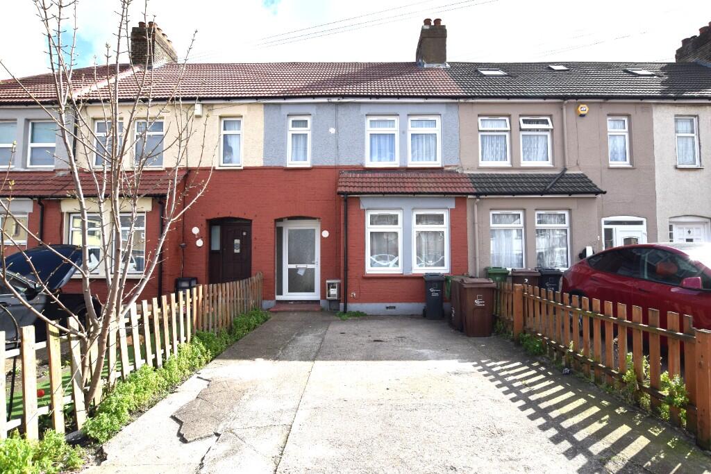 4 bed Mid Terraced House for rent in Barking. From Brian Thomas Estate Agents - Seven Kings