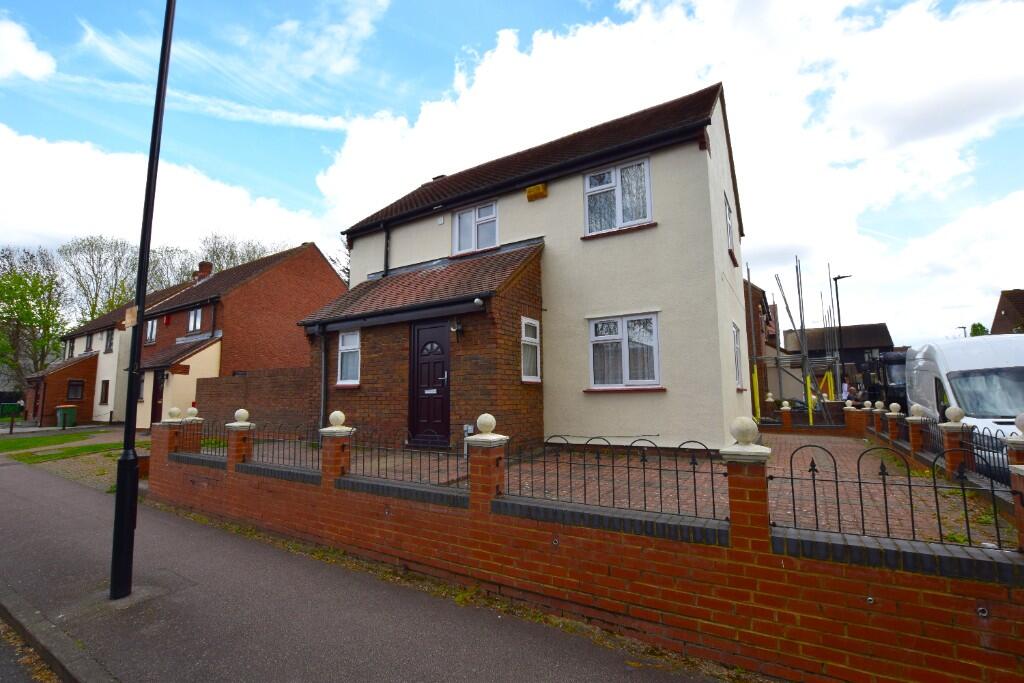 4 bed Detached for rent in East Ham. From Brian Thomas Estate Agents - Seven Kings