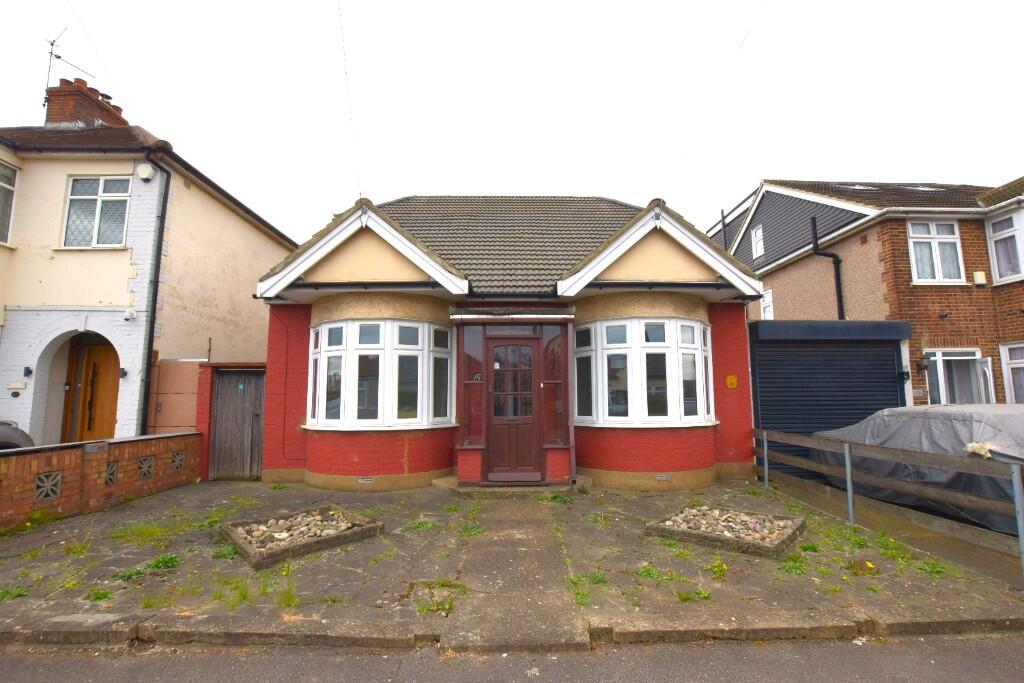 3 bed Detached bungalow for rent in Rainham. From Brian Thomas Estate Agents - Seven Kings