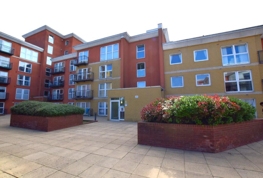 2 bed Apartment for rent in Ilford. From Brian Thomas Estate Agents - Seven Kings