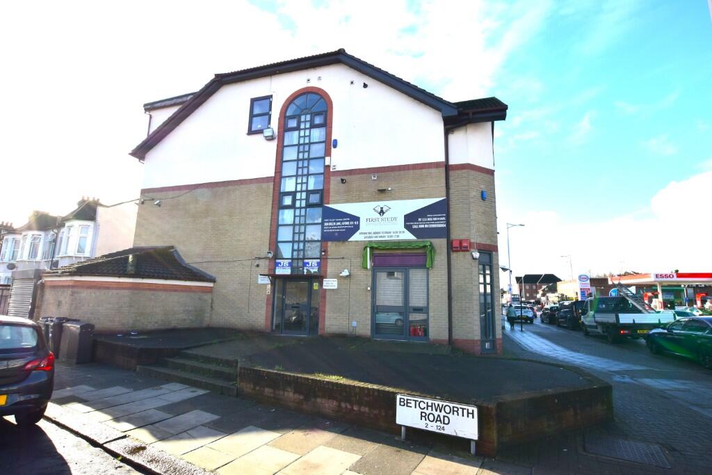 1 bed 1st Floor Flat for rent in Ilford. From Brian Thomas Estate Agents - Seven Kings