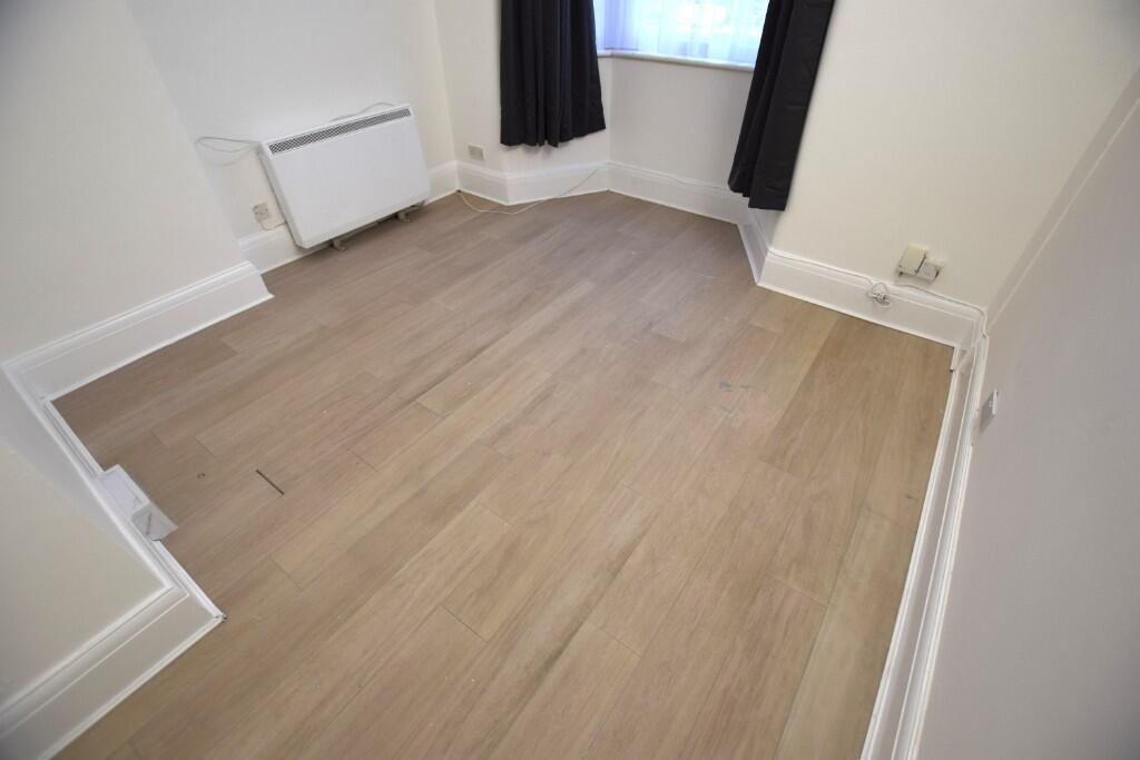 1 bed 1st Floor Flat for rent in Barking. From Brian Thomas Estate Agents - Seven Kings 1 bed 1st Floor Flat for rent in Barking. From Brian Thomas Estate Agents - Seven Kings