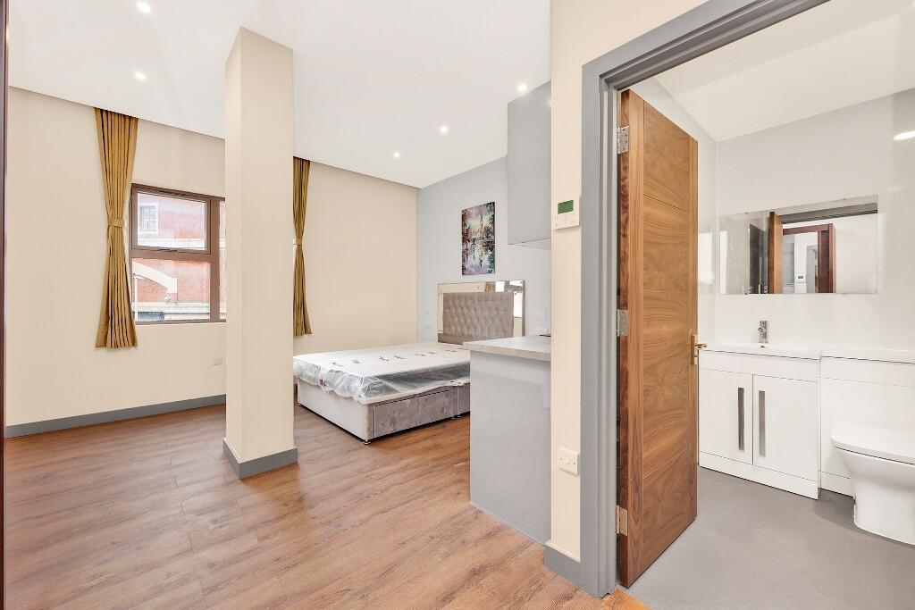 4 bed Studio for rent in Ilford. From Brian Thomas Estate Agents - Seven Kings
