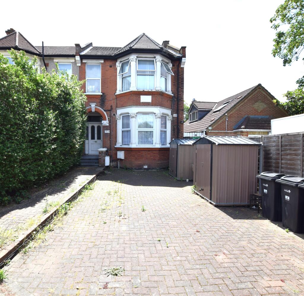 1 bed House (unspecified) for rent in Ilford. From Brian Thomas Estate Agents - Seven Kings