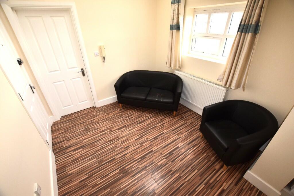 1 bed 1st Floor Flat for rent in Ilford. From Brian Thomas Estate Agents - Seven Kings