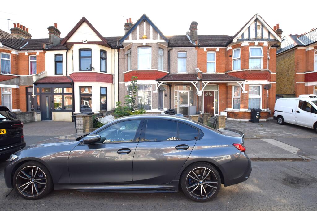 3 bed Mid Terraced House for rent in Ilford. From Brian Thomas Estate Agents - Seven Kings 3 bed Mid Terraced House for rent in Ilford. From Brian Thomas Estate Agents - Seven Kings