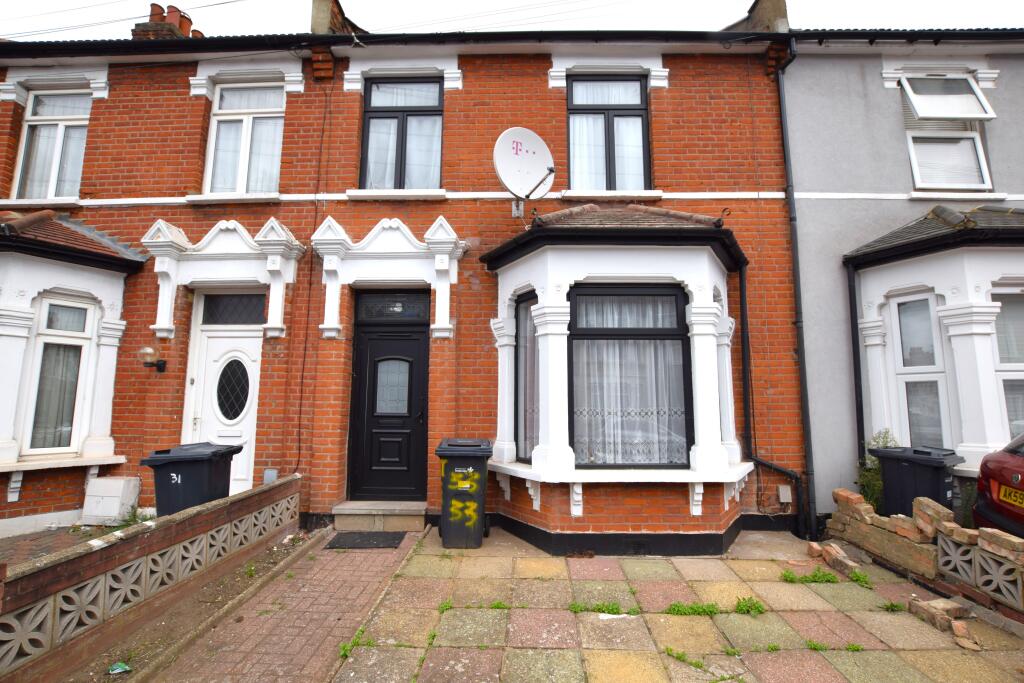 4 bed Mid Terraced House for rent in Ilford. From Brian Thomas Estate Agents - Seven Kings