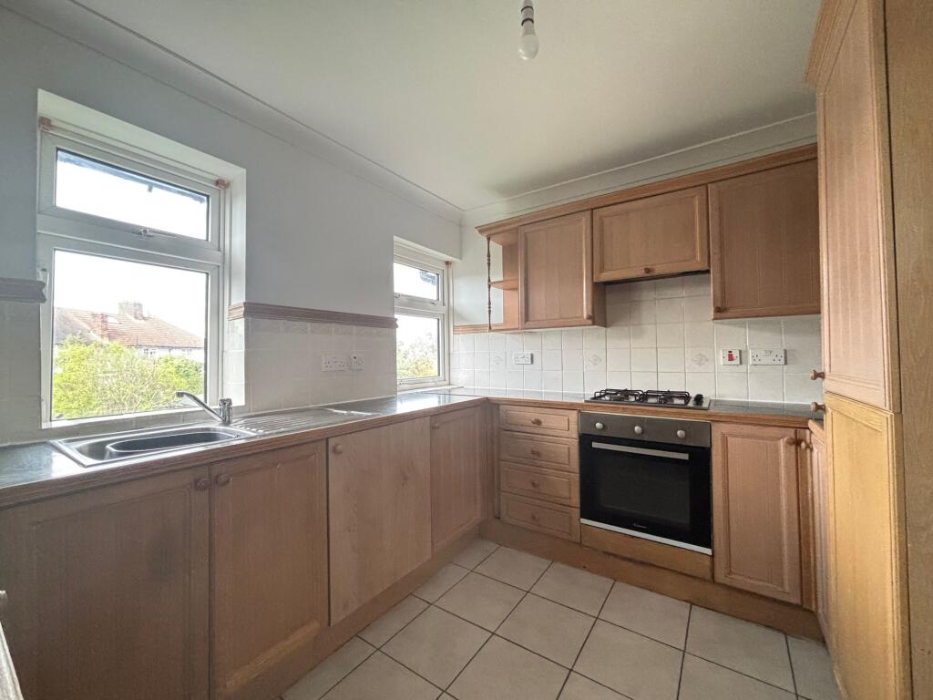 3 bed 1st Floor Flat for rent in Dagenham. From Brookings - Dagenham