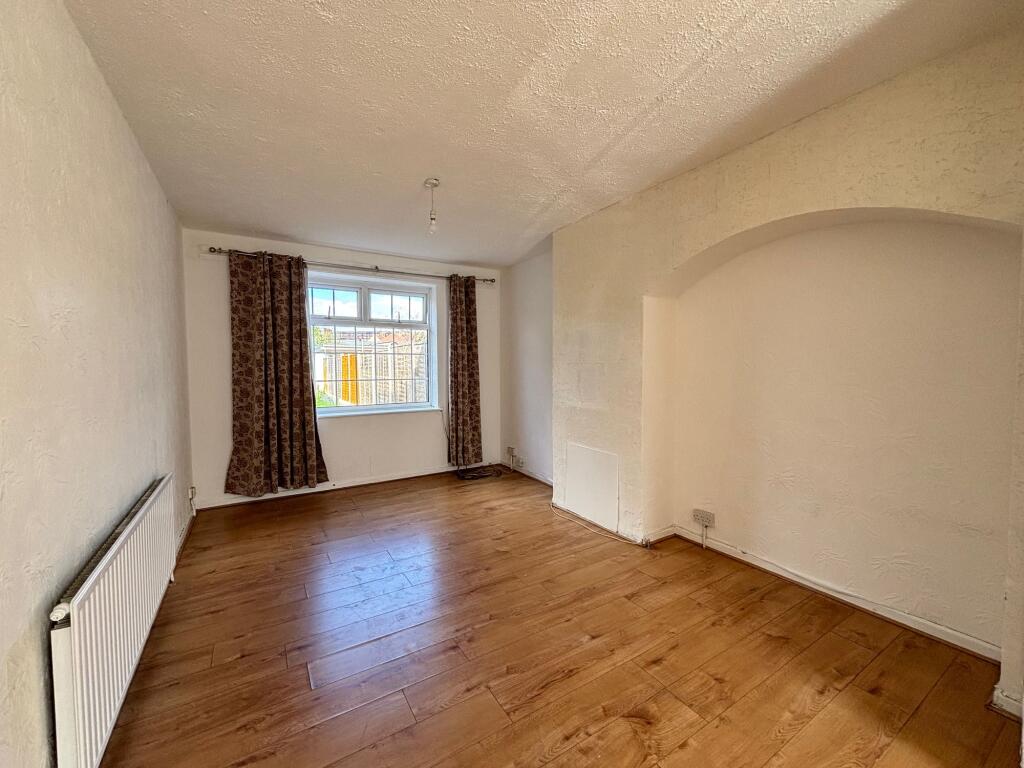 3 bed Mid Terraced House for rent in Dagenham. From Brookings - Dagenham