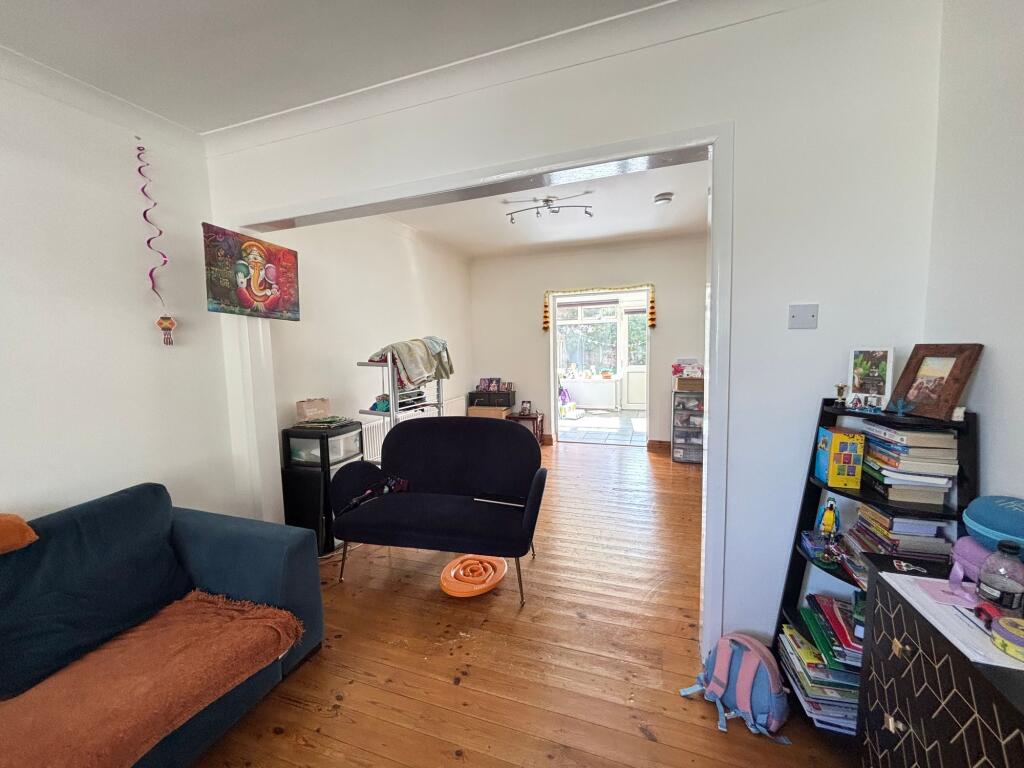 3 bed Mid Terraced House for rent in Romford. From Brookings - Dagenham