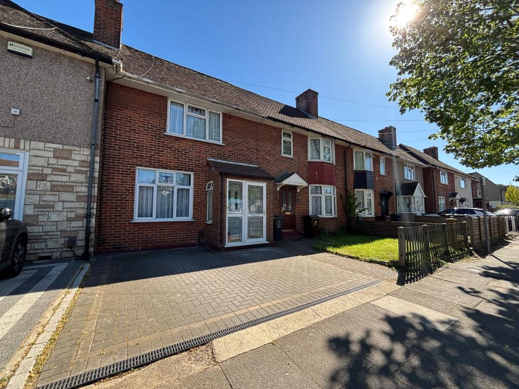3 bed Mid Terraced House for rent in Dagenham. From Brookings - Dagenham