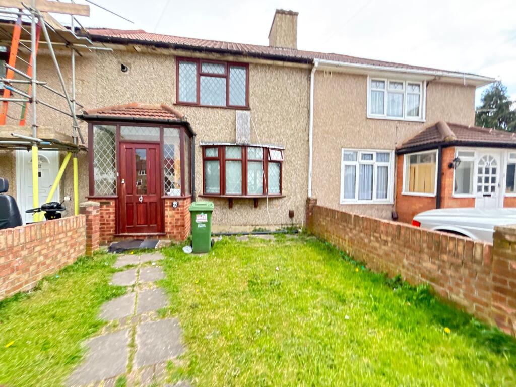 3 bed Mid Terraced House for rent in Dagenham. From Brookings - Dagenham