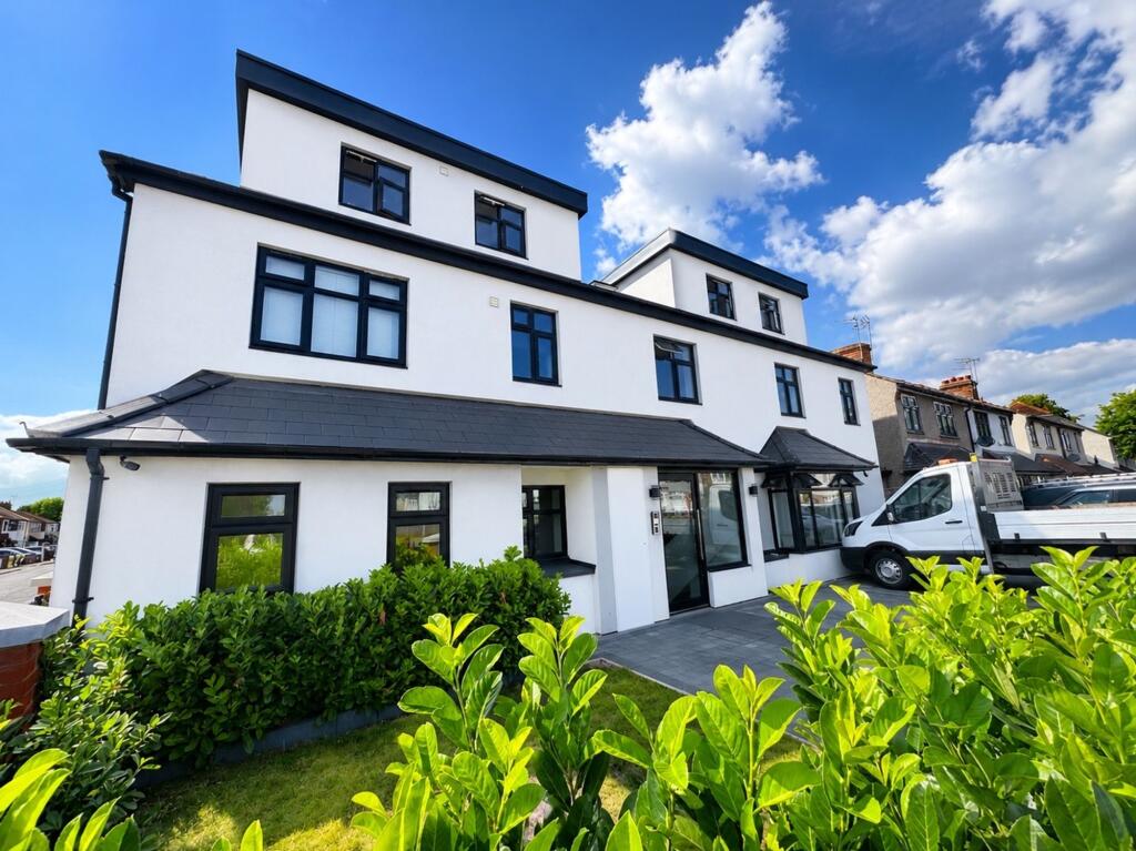 2 bed 1st Floor Flat for rent in Hornchurch. From Brookings - Dagenham