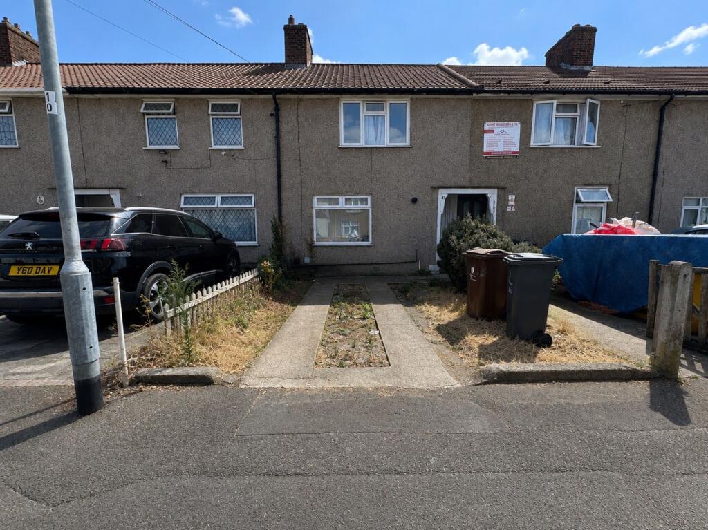 2 bed Mid Terraced House for rent in Dagenham. From Brookings - Dagenham