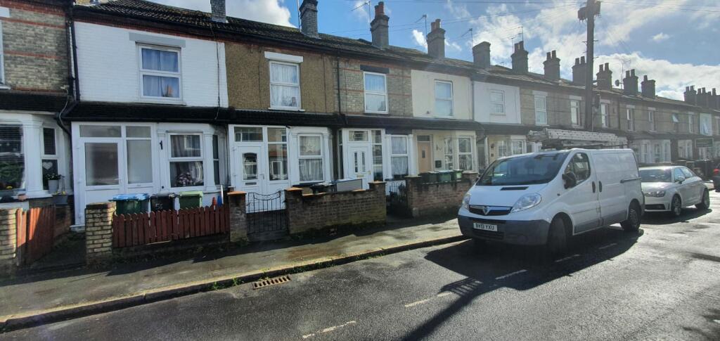 3 bed Detached House for rent in Watford. From Brown & Merry - Watford Lettings