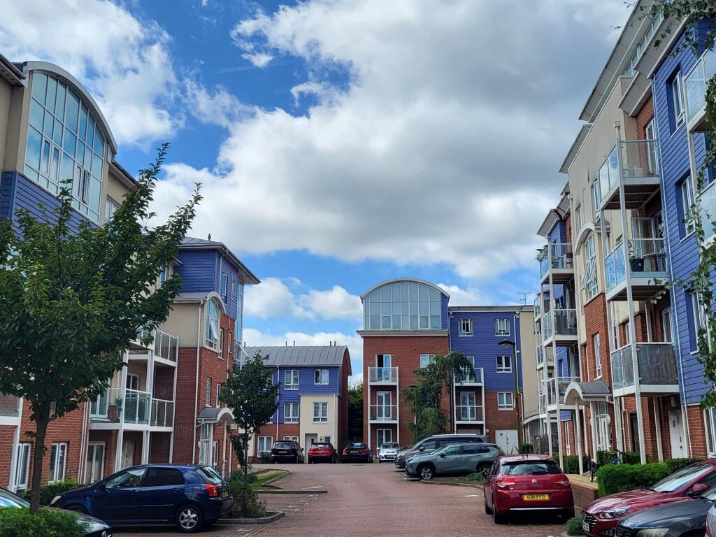 2 bed Apartment for rent in Watford. From Brown & Merry - Watford