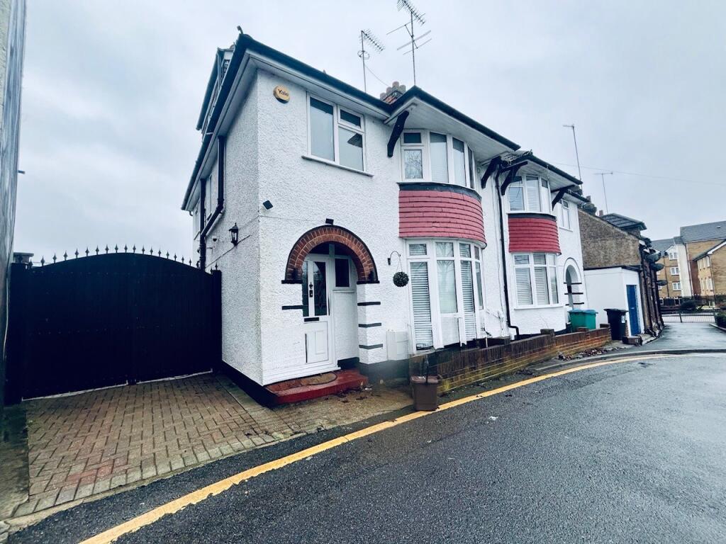 4 bed Detached for rent in Watford. From Brown & Merry - Watford