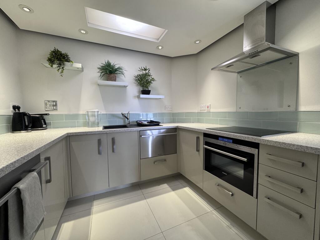 2 bed Penthouse for rent in Watford. From Brown & Merry - Watford