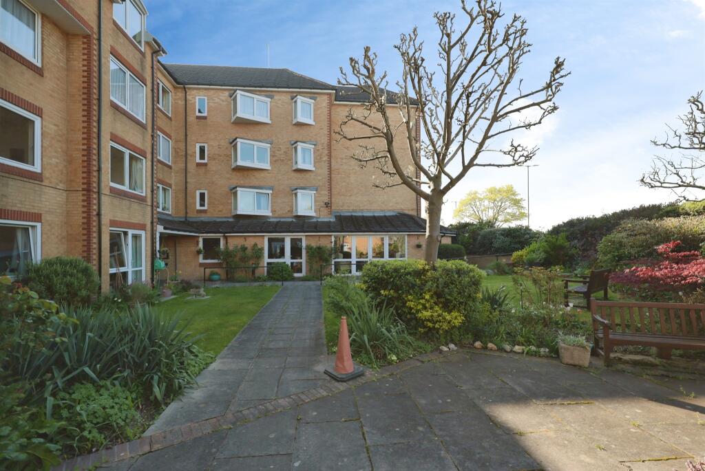 1 bed House (unspecified) for rent in Watford. From Brown & Merry - Watford