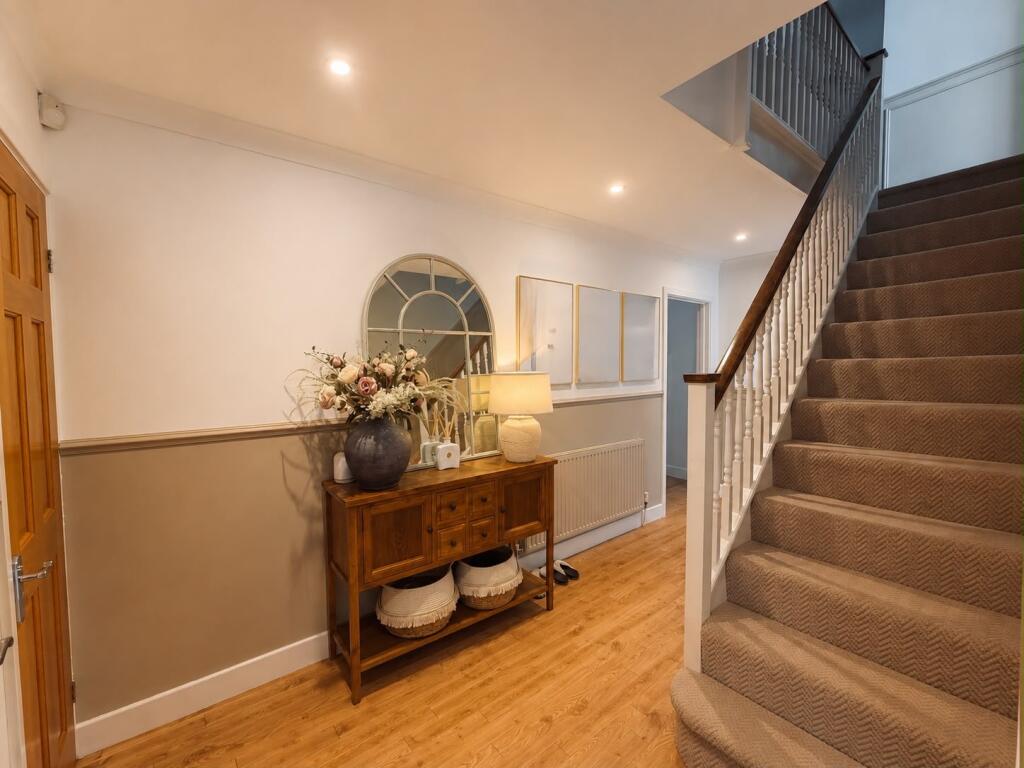 5 bed Detached for rent in Watford. From Brown & Merry - Watford 5 bed Detached for rent in Watford. From Brown & Merry - Watford