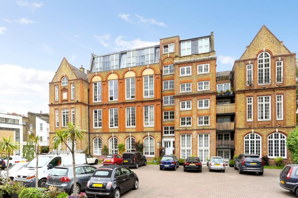 3 bed 1st Floor Flat for rent in Camberwell. From Brunsfield - London