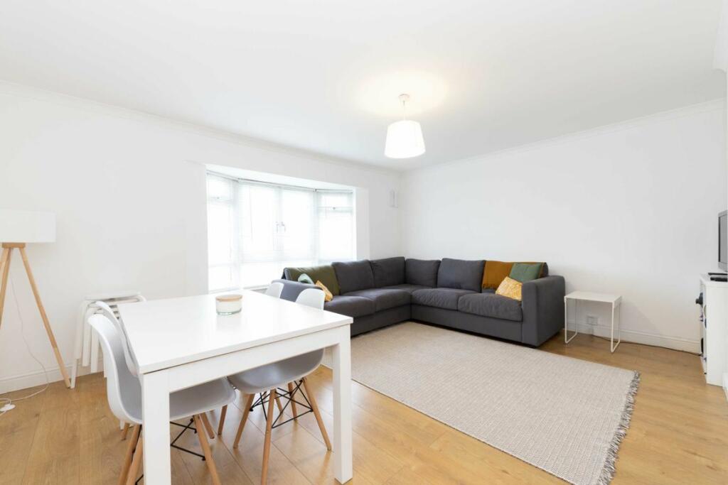 3 bed Flat for rent in London. From C J Delemere International - Muswell Hill