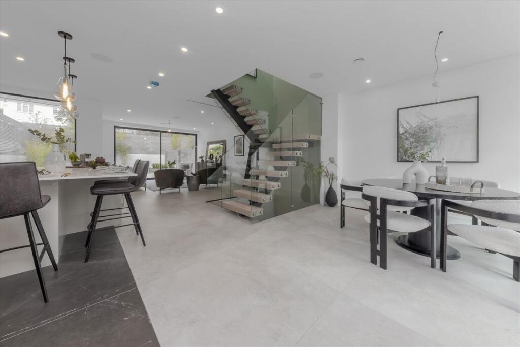 5 bed Semi Detached for rent in London. From Dexters - Muswell Hill 5 bed Semi Detached for rent in London. From Dexters - Muswell Hill