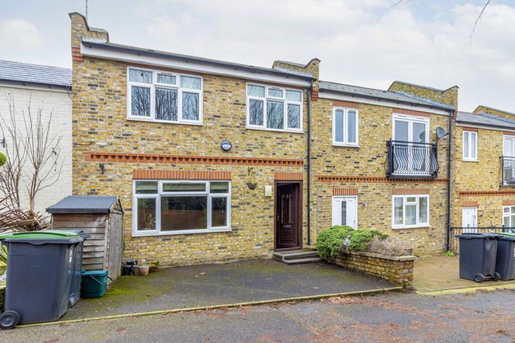 2 bed Mid Terraced House for rent in London. From Dexters - Muswell Hill