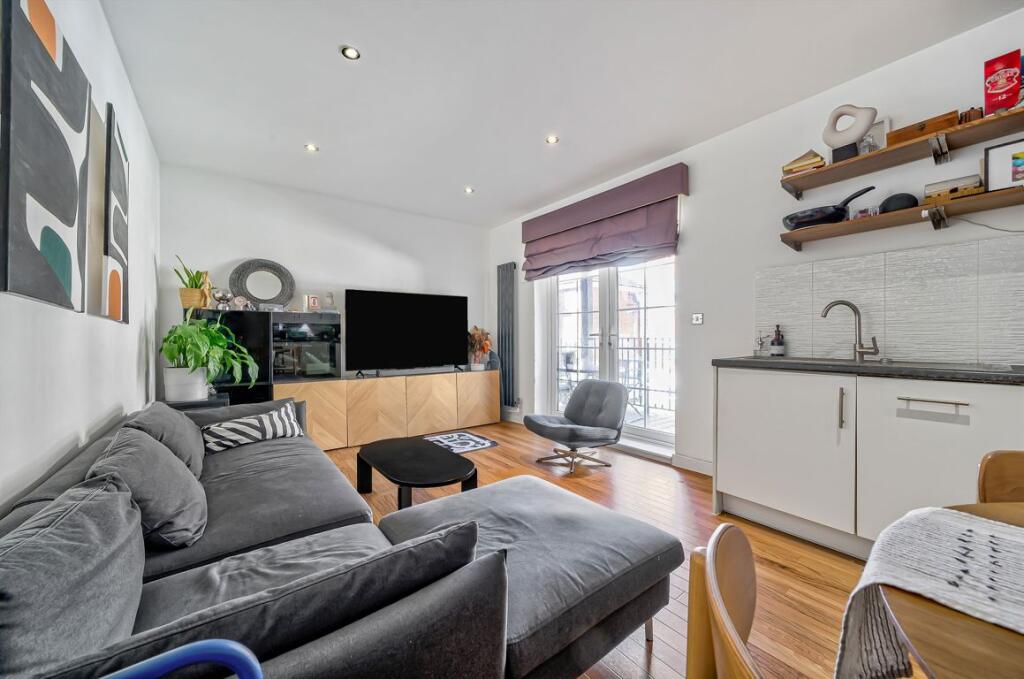 2 bed 1st Floor Flat for rent in London. From Dexters - Muswell Hill