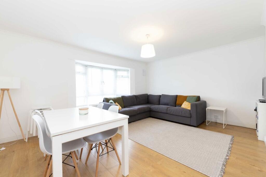 3 bed 1st Floor Flat for rent in Wood Green. From Dexters - Muswell Hill