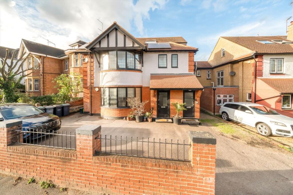 3 bed 1st Floor Flat for rent in London. From Dexters - Muswell Hill