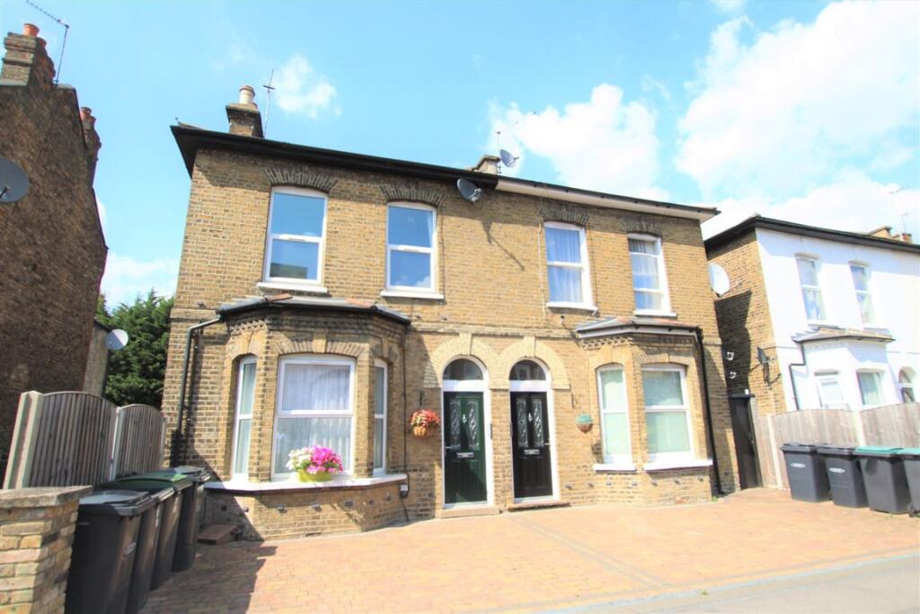 2 bed 1st Floor Flat for rent in Wood Green. From Dexters - Muswell Hill