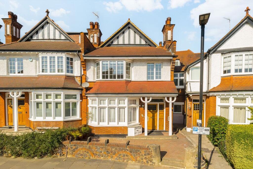3 bed 1st Floor Flat for rent in Hornsey. From Dexters - Muswell Hill